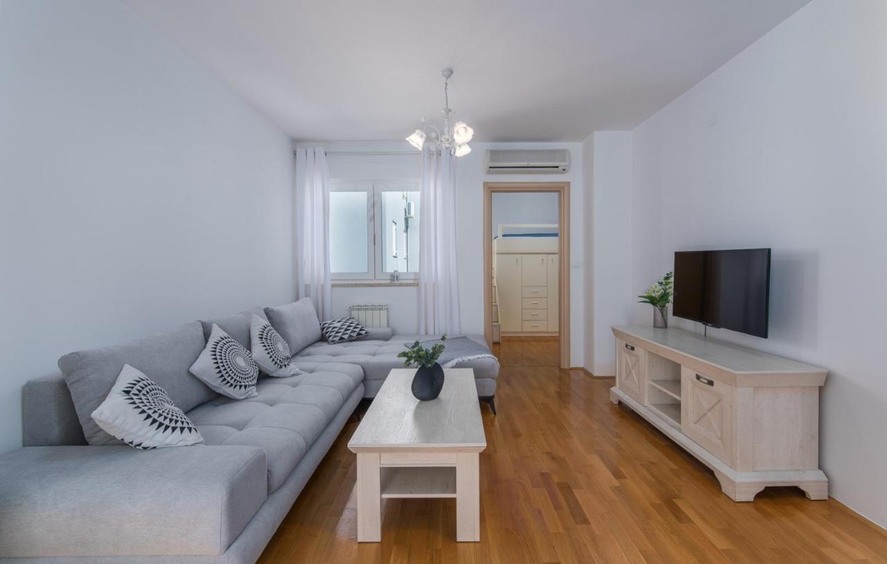 Apartment Melarnian Near The Beach In 乌马格 外观 照片