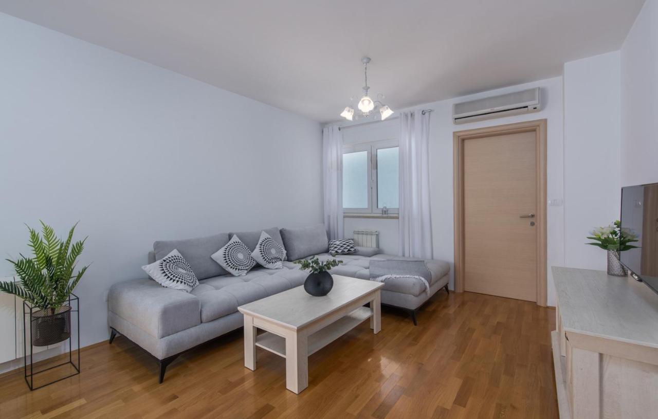 Apartment Melarnian Near The Beach In 乌马格 外观 照片